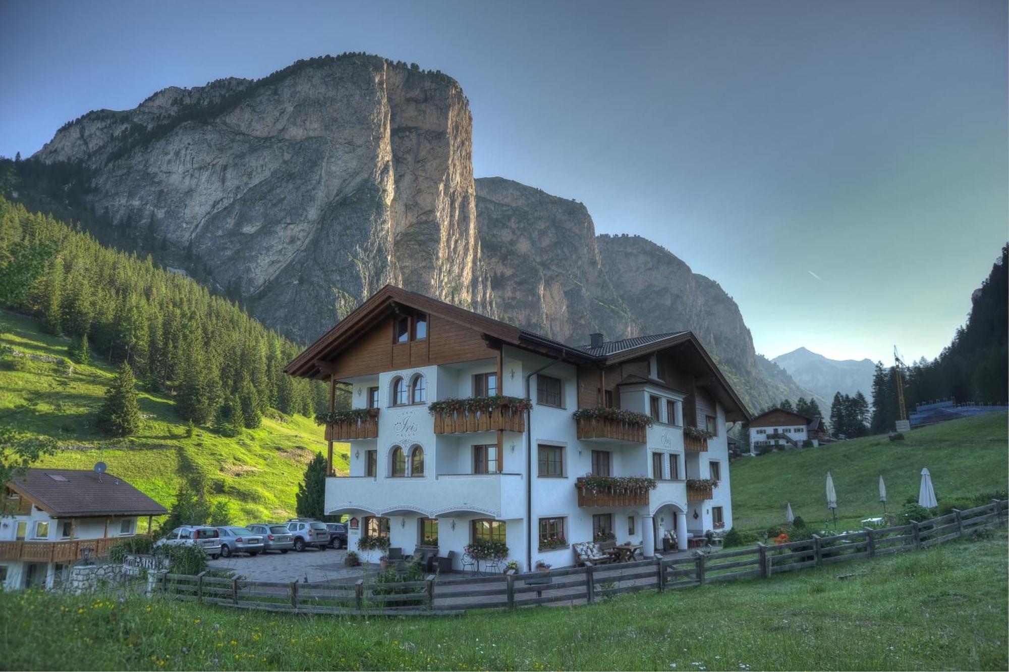 Garni Hotel Iris Selva di Val Gardena Ngoại thất bức ảnh