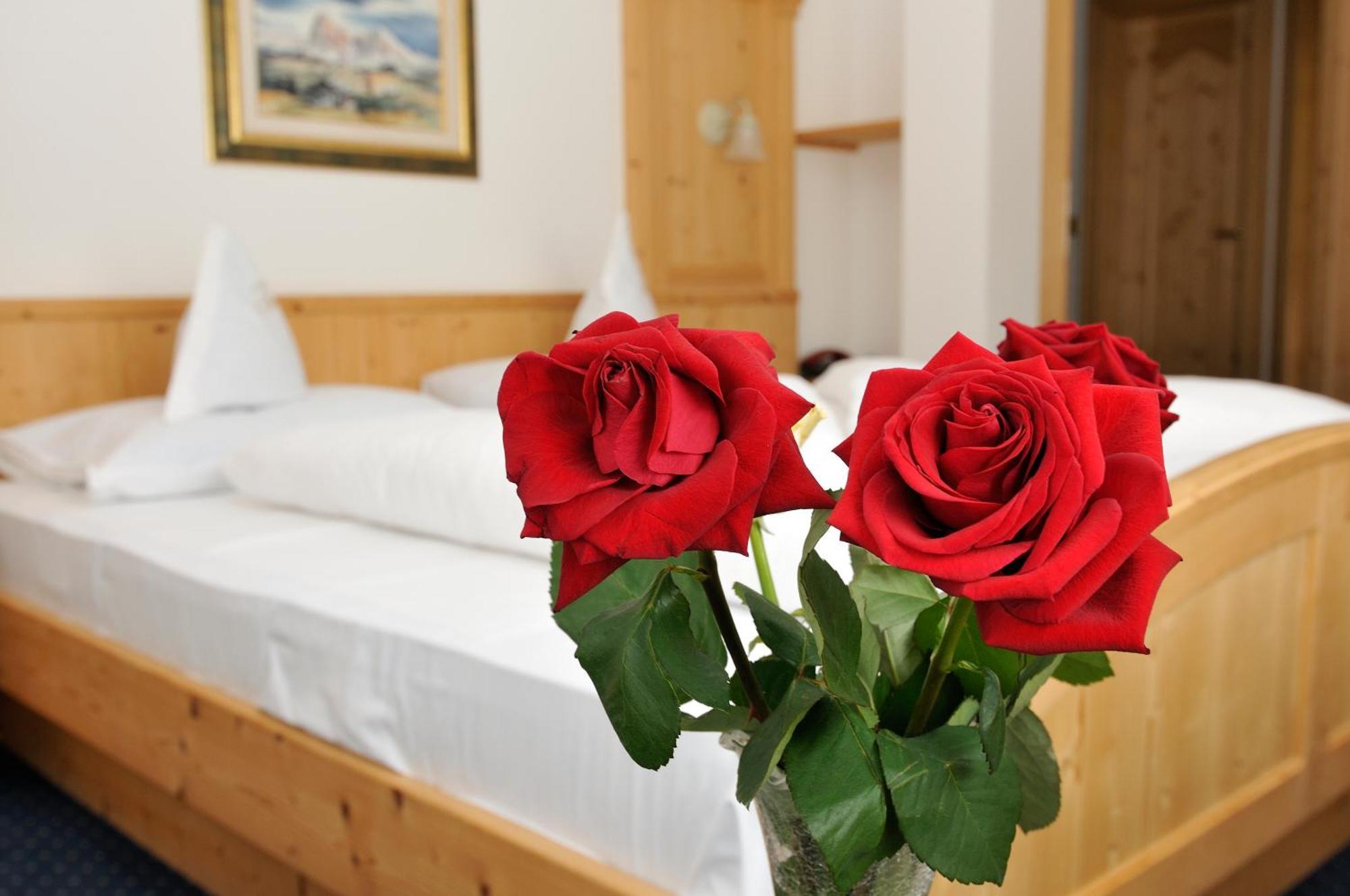 Garni Hotel Iris Selva di Val Gardena Ngoại thất bức ảnh