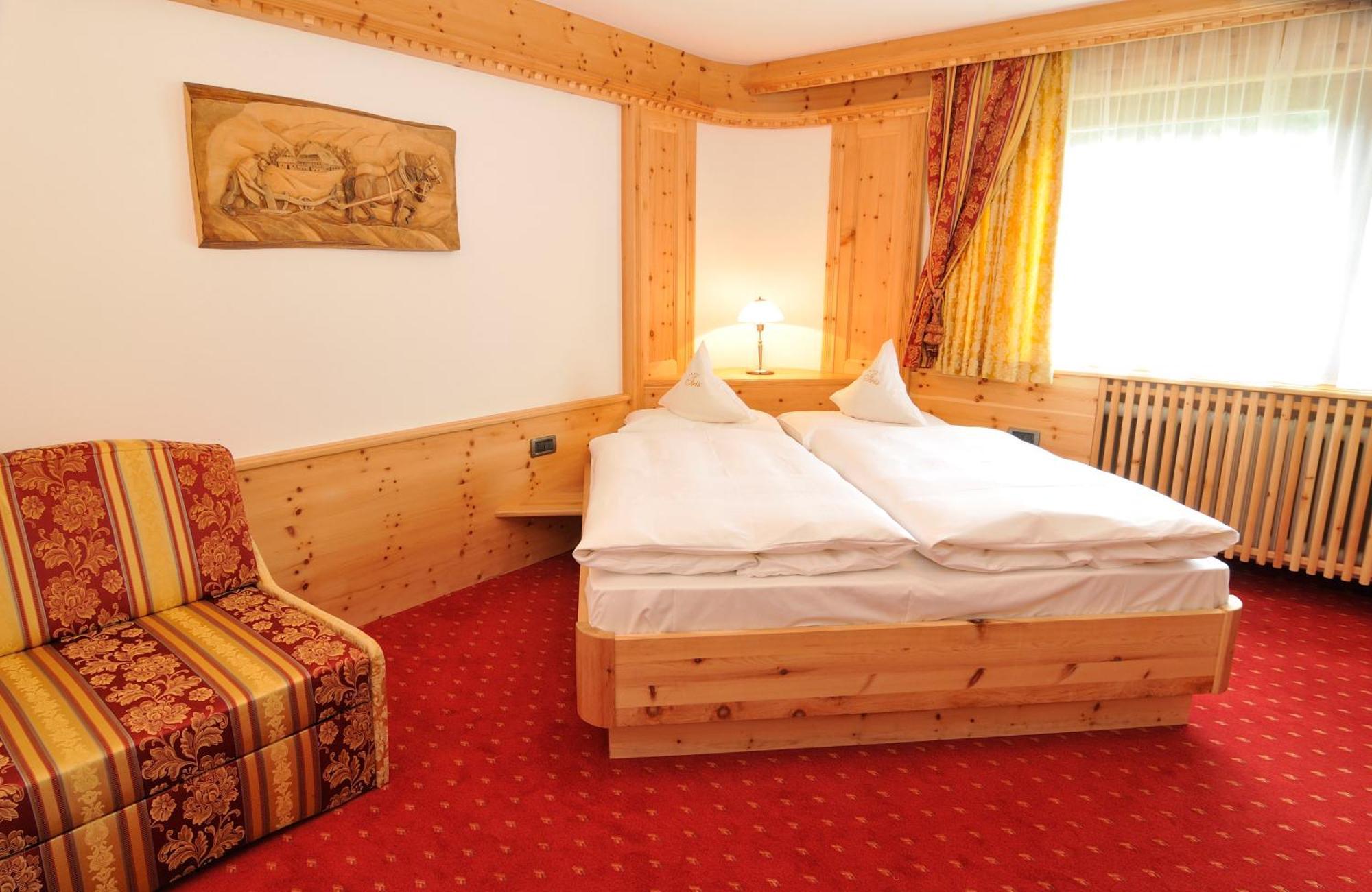 Garni Hotel Iris Selva di Val Gardena Ngoại thất bức ảnh