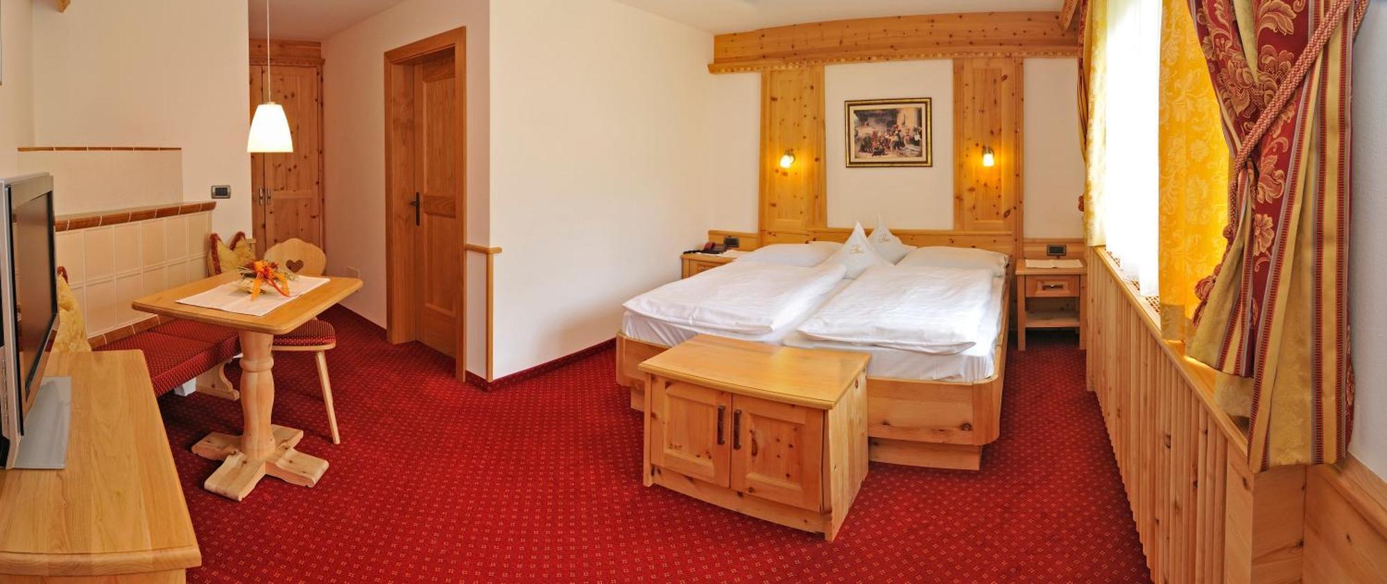 Garni Hotel Iris Selva di Val Gardena Ngoại thất bức ảnh