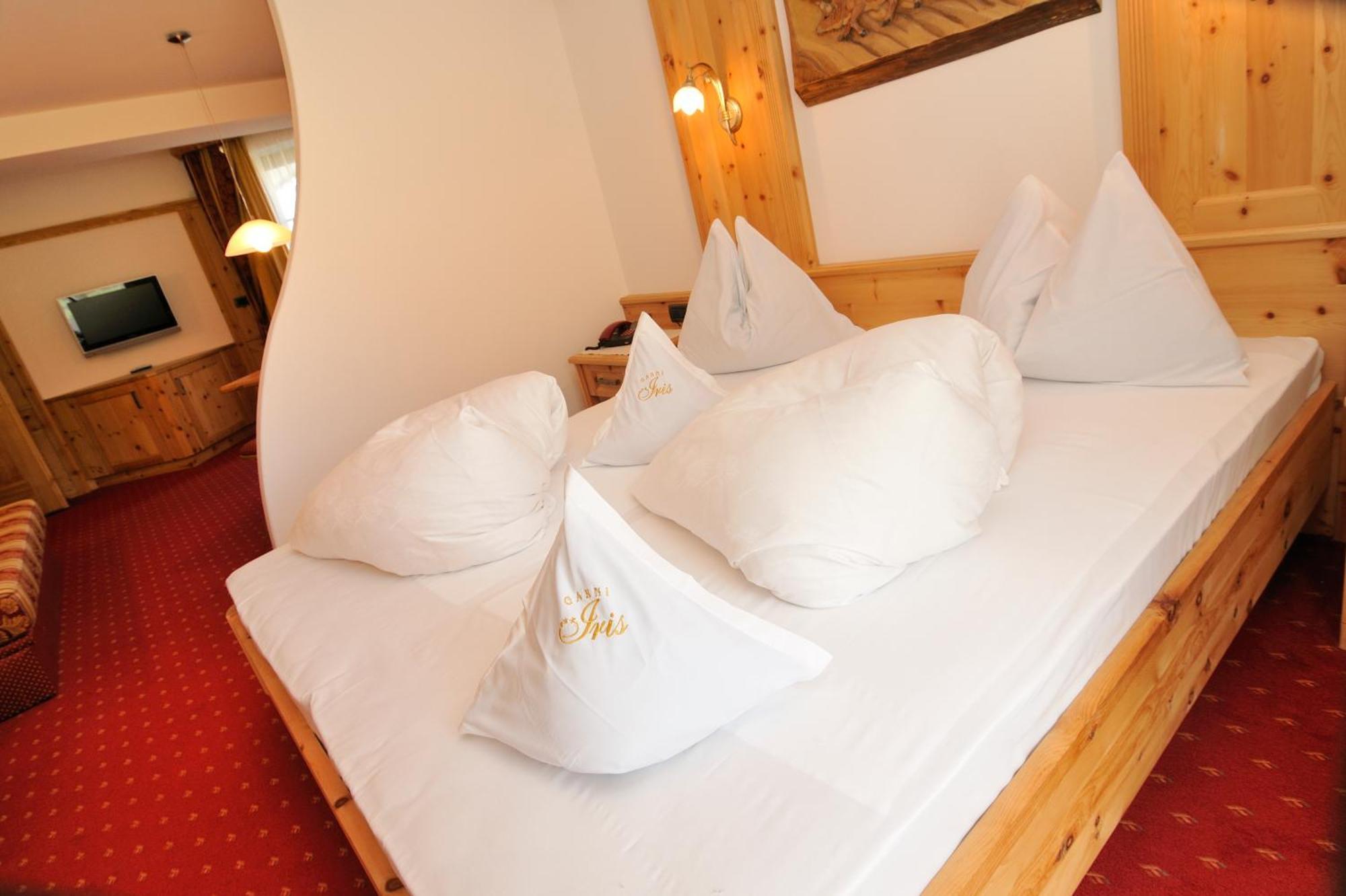 Garni Hotel Iris Selva di Val Gardena Ngoại thất bức ảnh