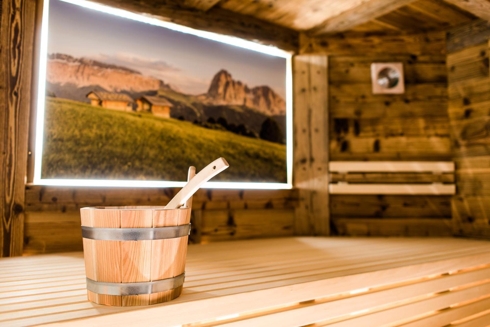 Garni Hotel Iris Selva di Val Gardena Ngoại thất bức ảnh