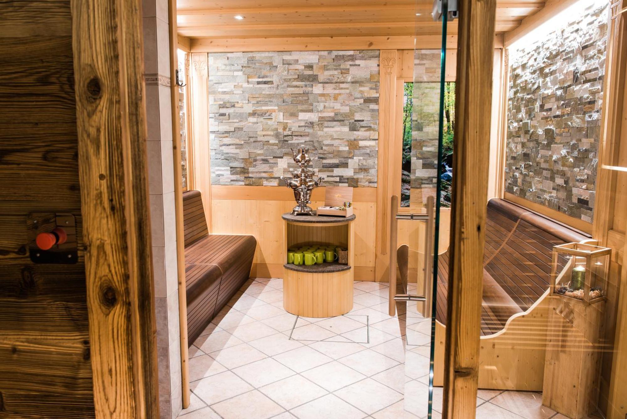 Garni Hotel Iris Selva di Val Gardena Ngoại thất bức ảnh