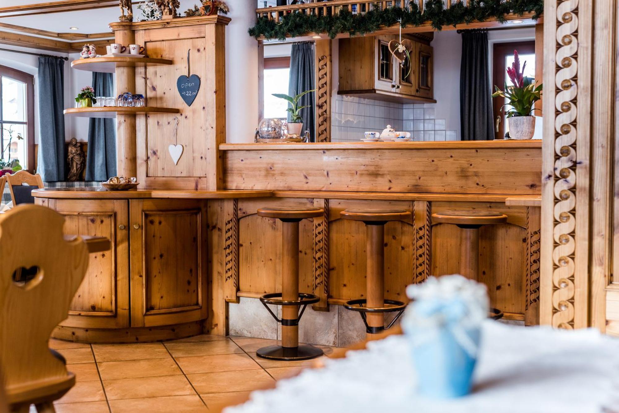 Garni Hotel Iris Selva di Val Gardena Ngoại thất bức ảnh