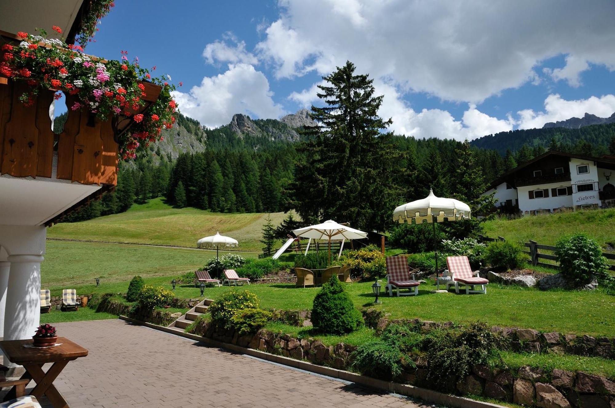 Garni Hotel Iris Selva di Val Gardena Ngoại thất bức ảnh