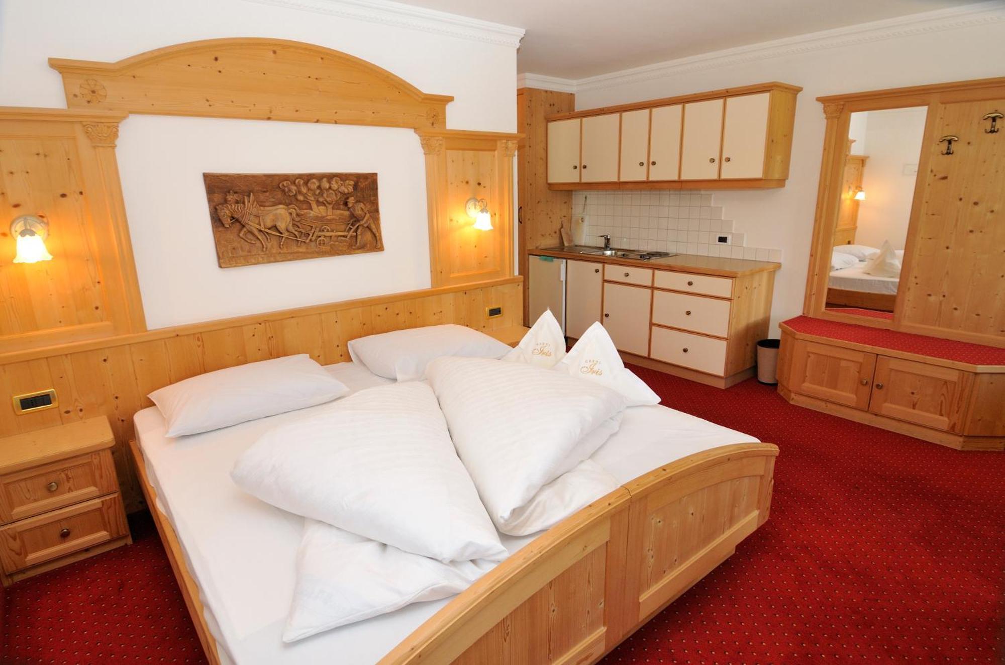 Garni Hotel Iris Selva di Val Gardena Ngoại thất bức ảnh