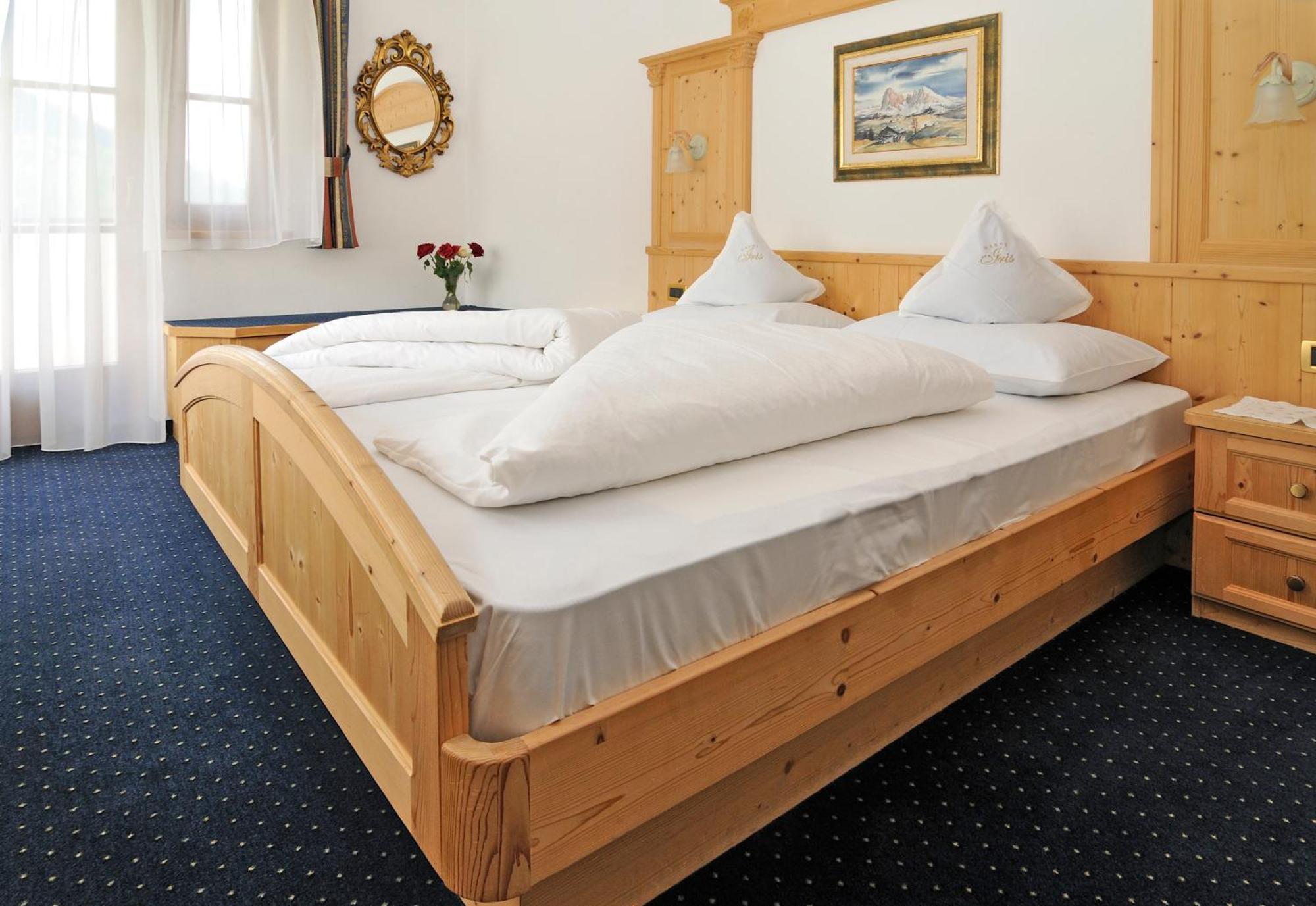 Garni Hotel Iris Selva di Val Gardena Ngoại thất bức ảnh