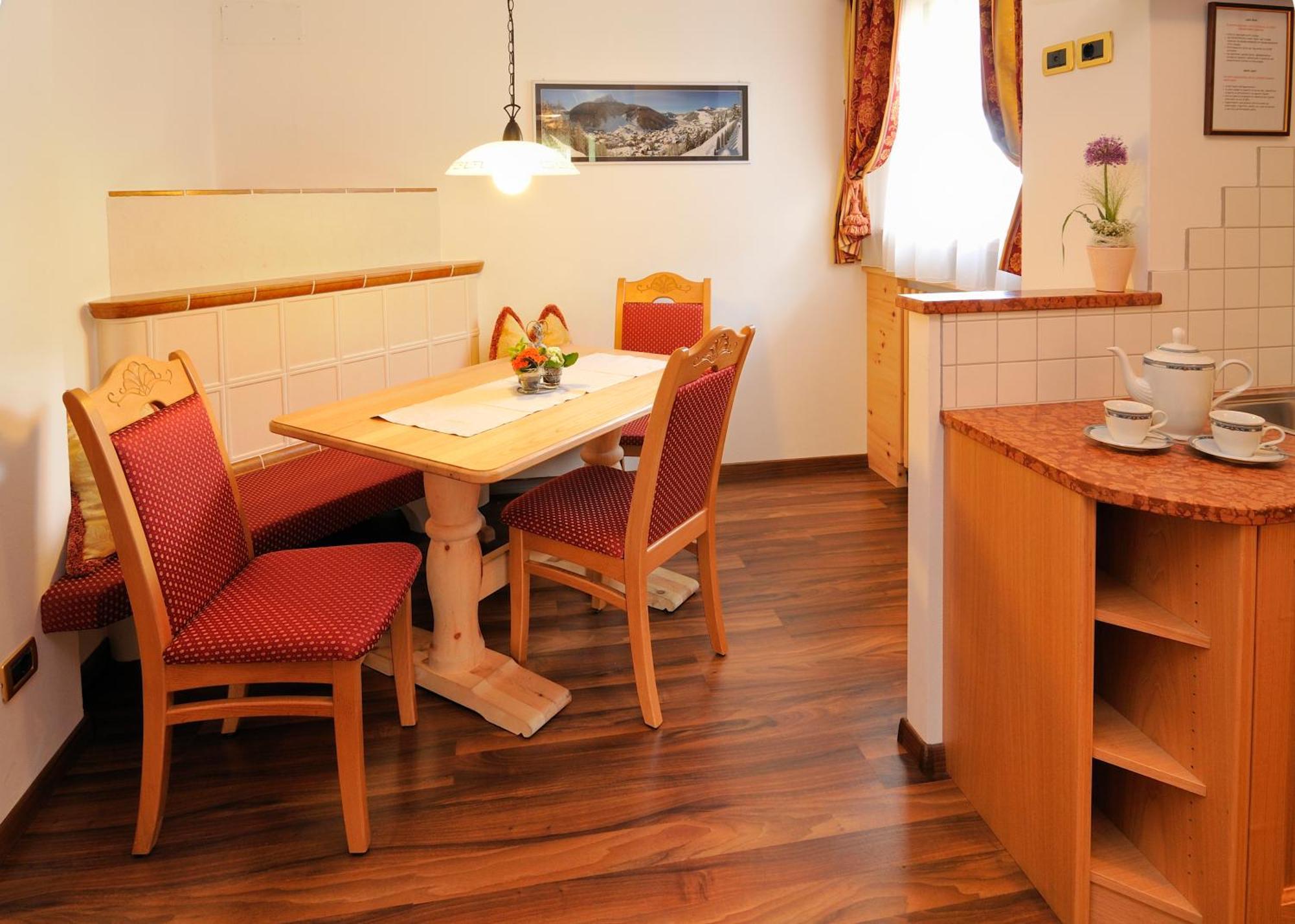 Garni Hotel Iris Selva di Val Gardena Ngoại thất bức ảnh