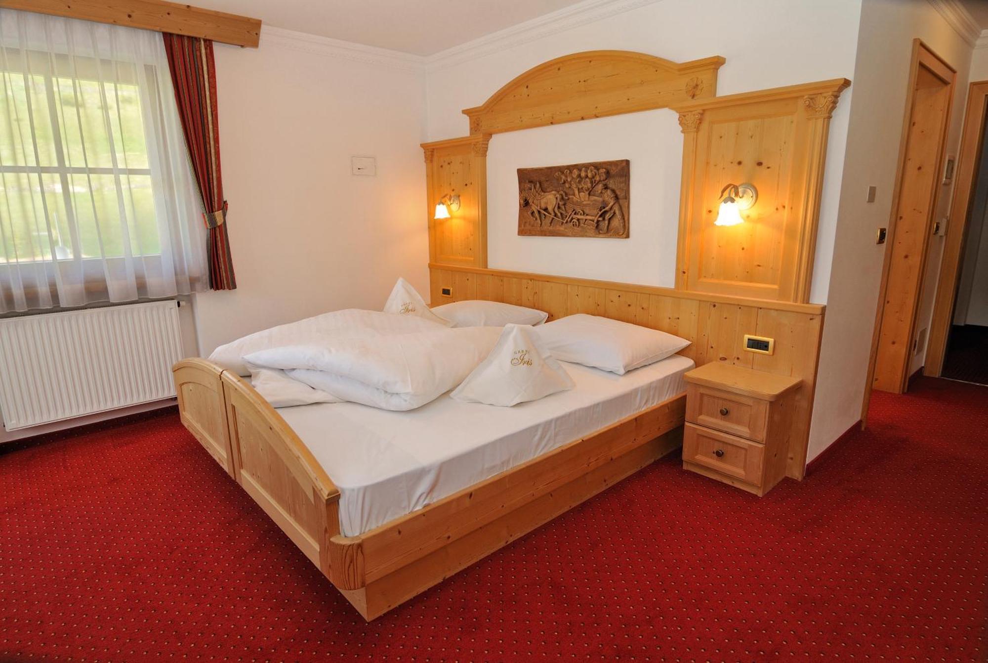 Garni Hotel Iris Selva di Val Gardena Ngoại thất bức ảnh