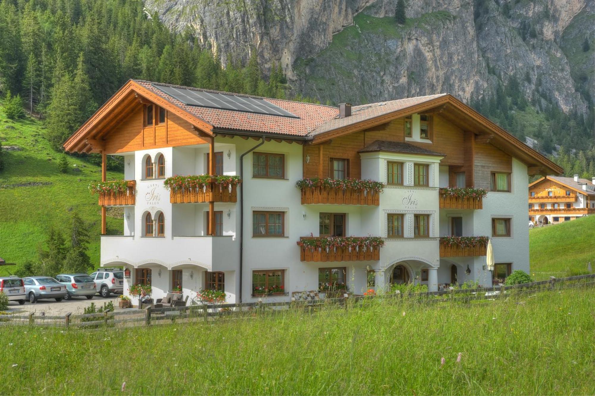 Garni Hotel Iris Selva di Val Gardena Ngoại thất bức ảnh