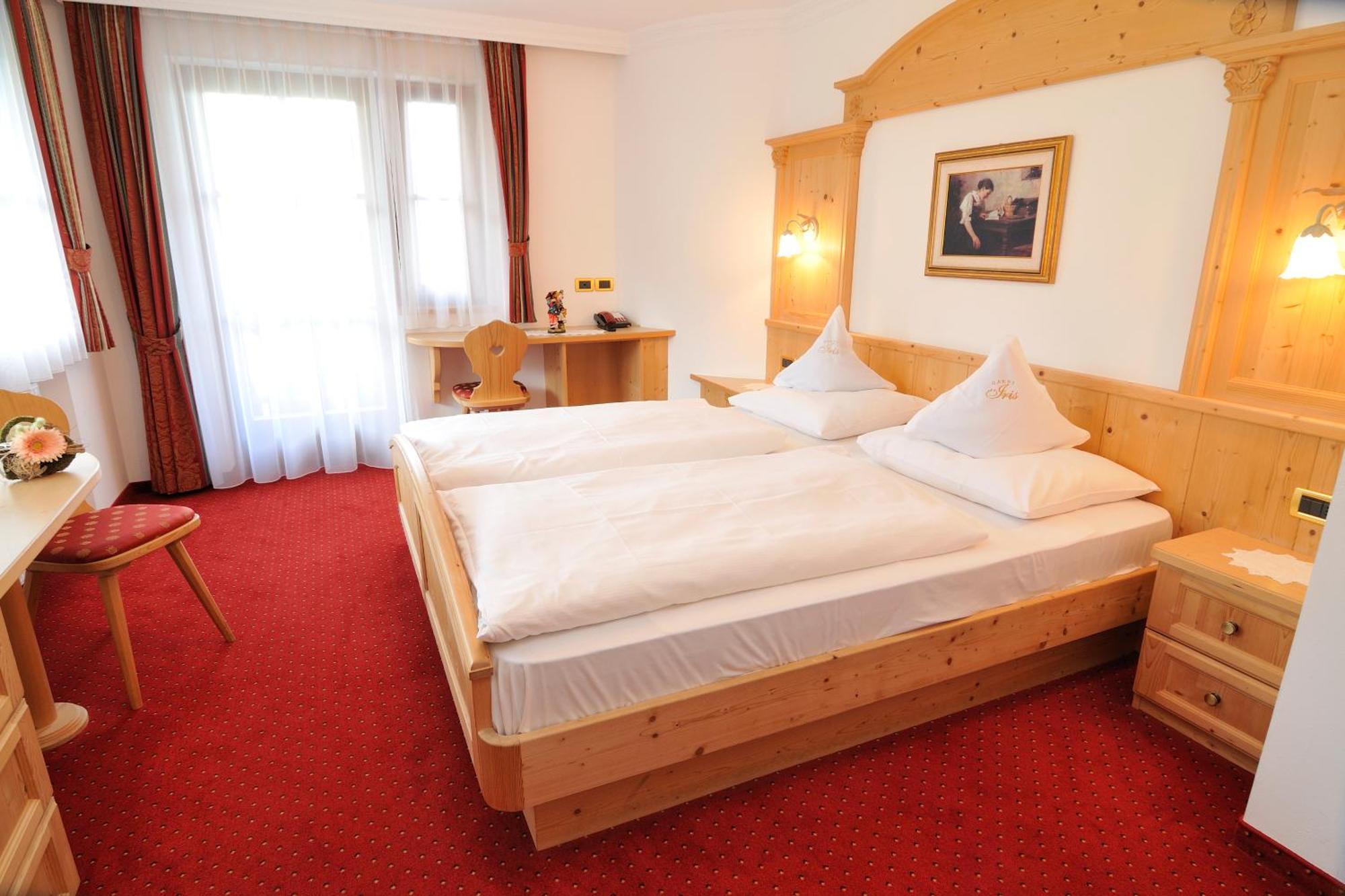 Garni Hotel Iris Selva di Val Gardena Ngoại thất bức ảnh